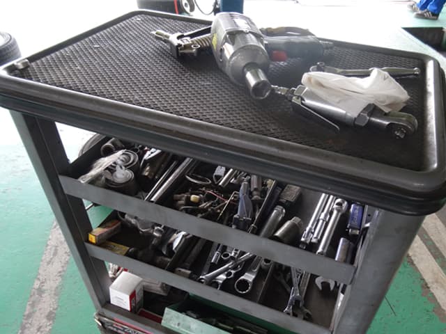 車のパーツを外す道具箱